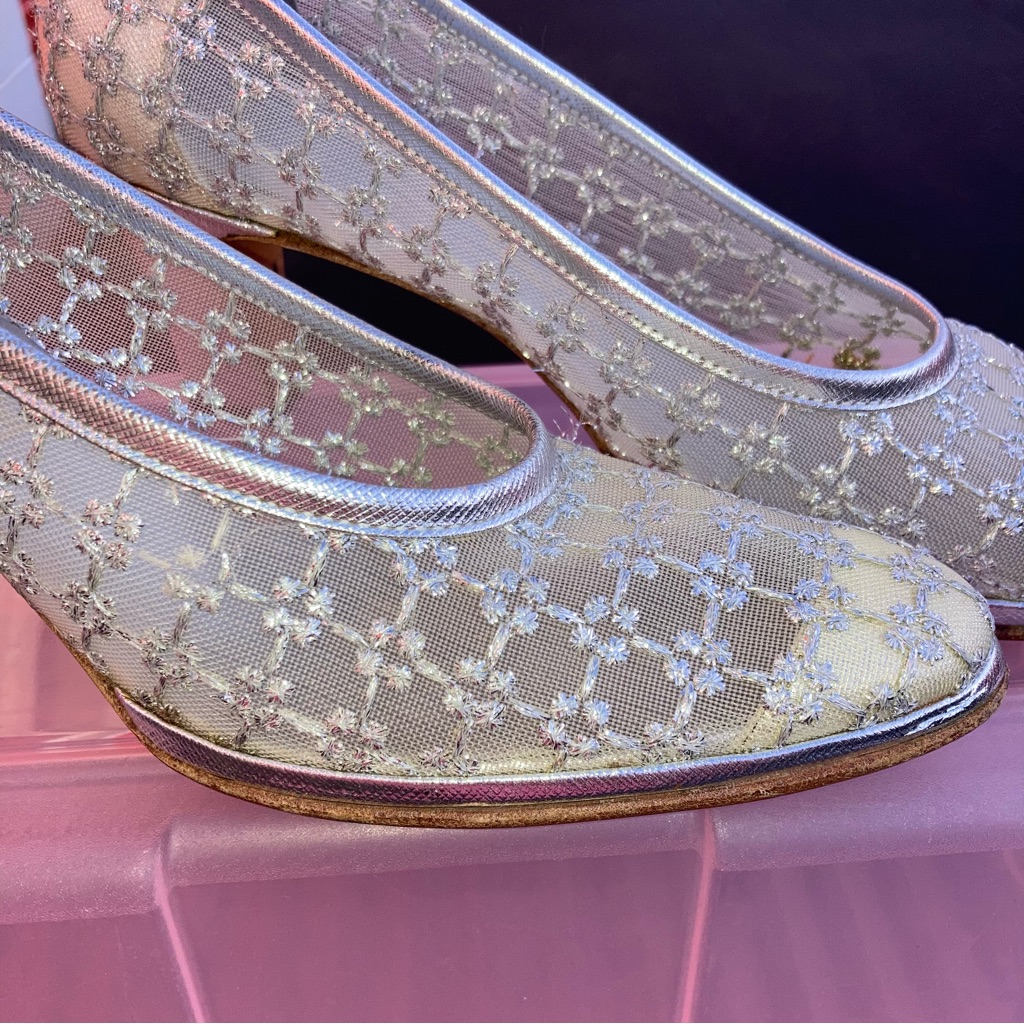 Saks Fifth Avenue Fenton Last Embroidered Floral Silver Cream Heels 7n Vintage — image 4 of 8